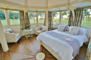 The Folly - one off luxury Glamping accommodation